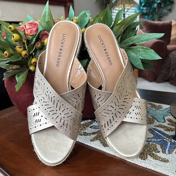 Brand New Lucky Brand Keela Genuine Leather Metallic Gold Tone Laser Cut Sandals - Picture 2 of 16